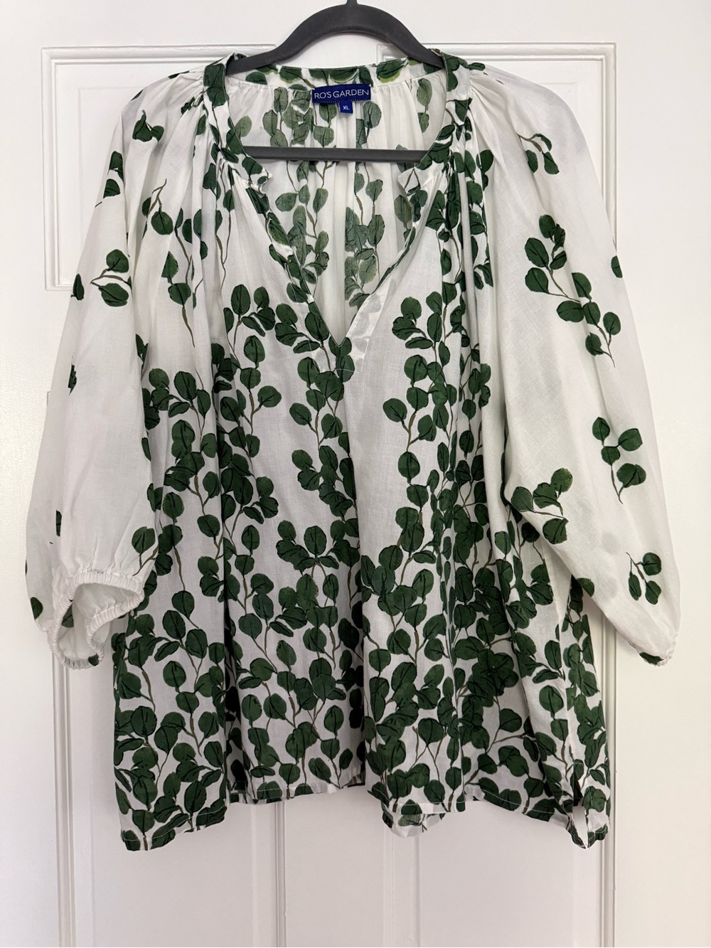 ROS GARDEN White Blouse with Green Leaf Print